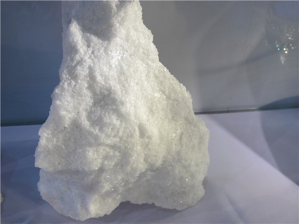 解析白刚玉的化学特性：为何能适配高温工况